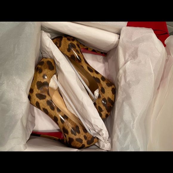 Authentic Christian Louboutin leopard heels size 5 - Picture 8 of 8